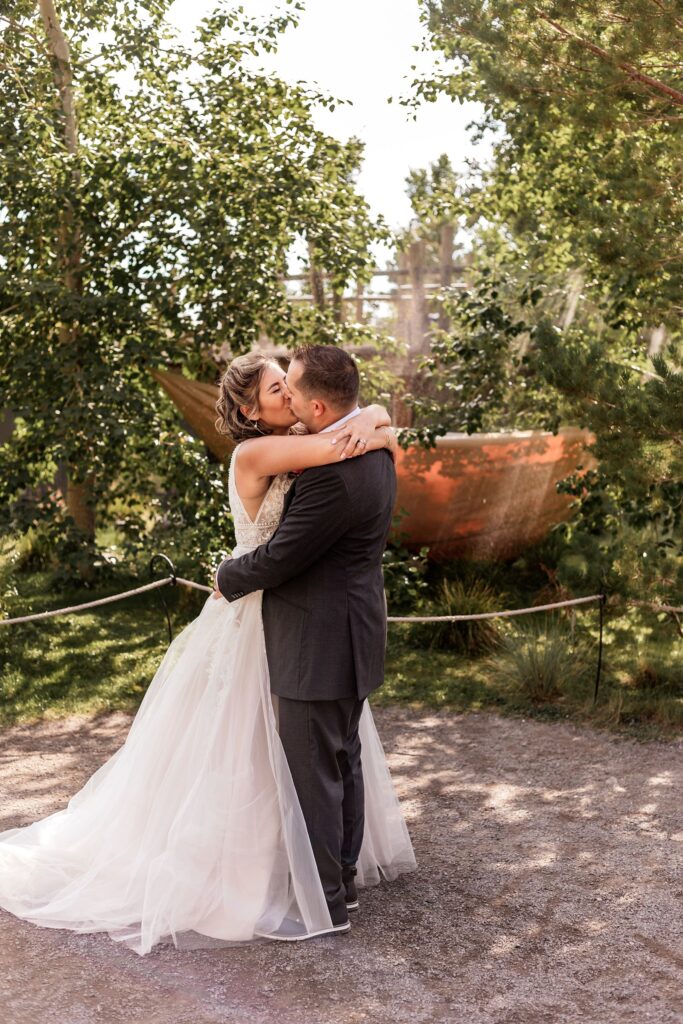 Calgary wedding photographer photograph of a bride and groom at the land of the lemurs in the Calgary zoo